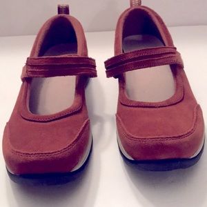 LL BEAN MARYJANE STYLE SHOES